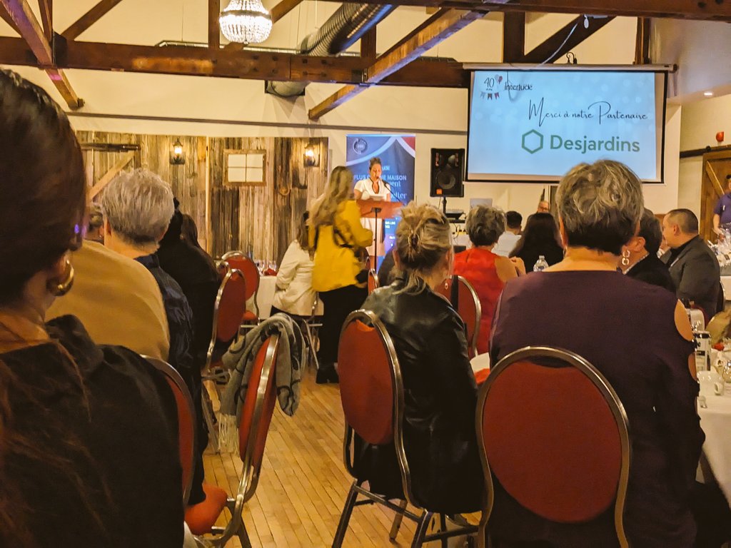 Content de pouvoir représenter le <a href="/MonCepeo/">CEPEO</a> à la soirée bénéfice pour la Maison Interlude d'Alexandria ce soir! Un service indispensable aux femmes et à leurs enfants dans nos communautés! #SDG