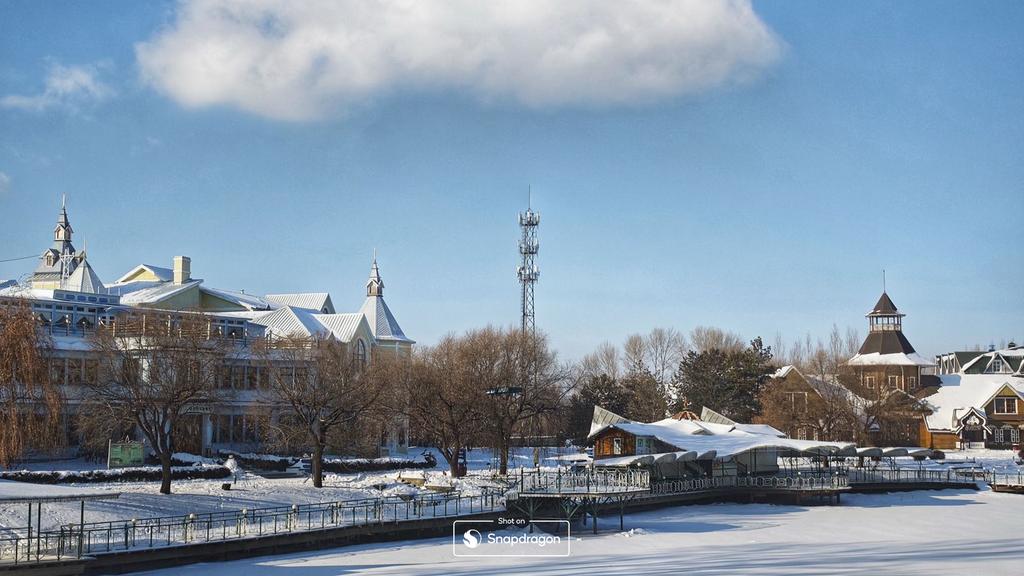 mingjuan_hou's tweet photo. Today is Major Snow in Chinese lunar calendar. The lunar calendar divides the year into 24 solar terms. During Major Snow, the snow becomes heavy and begins to accumulate on the ground. The temperature drops significantly.
#ShotOnSnapdragon https://t.co/ULaPqRRj0O