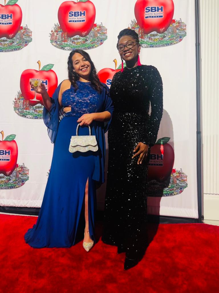 bluecollarneuro's tweet photo. Meanwhile, in The Bronx ...

Two incredibly elegant ladies, who run our service and provide our patients with phenomenal care, are totally killing it on the red carpet of the annual @SBHBronx gala.

Meet Dyanne Velasquez, PA-C and @A_ASarpong ... the future of @SBHNeurosurgery. https://t.co/jQFrSWYb1X