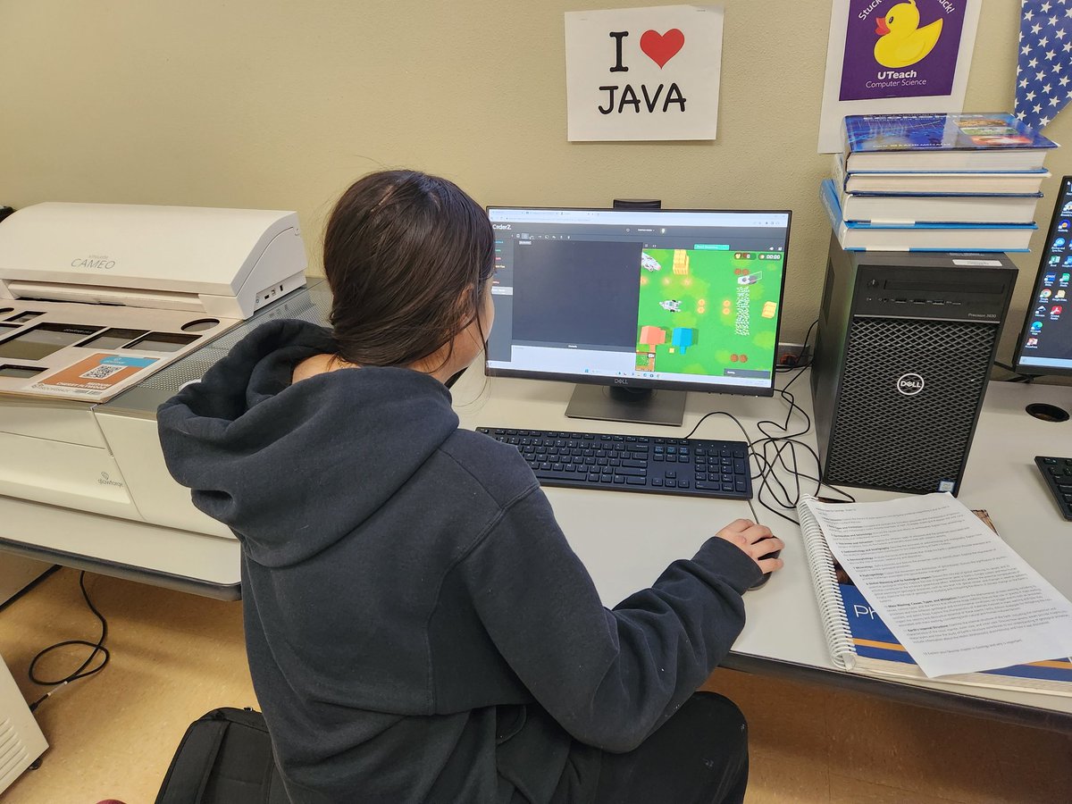 JoseLSilvaSmith's tweet image. All THS Business Ed & Computer Science students continue celebrating @CSEdWeek by completing the @codeorg's Code Farm challenges. They added the appropriate code to the programs to complete each mission. Computer Science is everywhere! ❤️👍😊 #TISDProud #CSEdWeek #codeorg