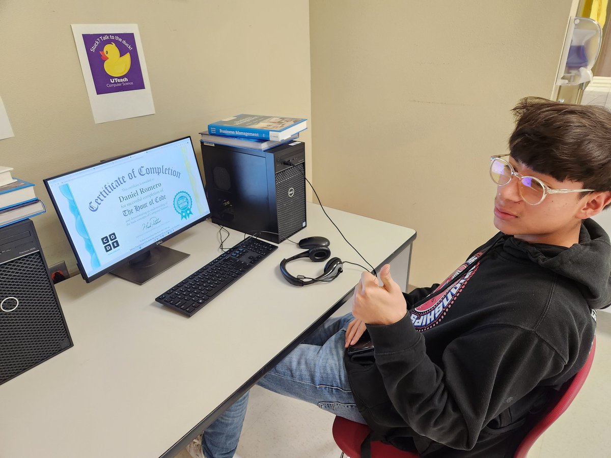 JoseLSilvaSmith's tweet image. All THS Business Ed & Computer Science students continue celebrating @CSEdWeek by completing the @codeorg's Code Farm challenges. They added the appropriate code to the programs to complete each mission. Computer Science is everywhere! ❤️👍😊 #TISDProud #CSEdWeek #codeorg