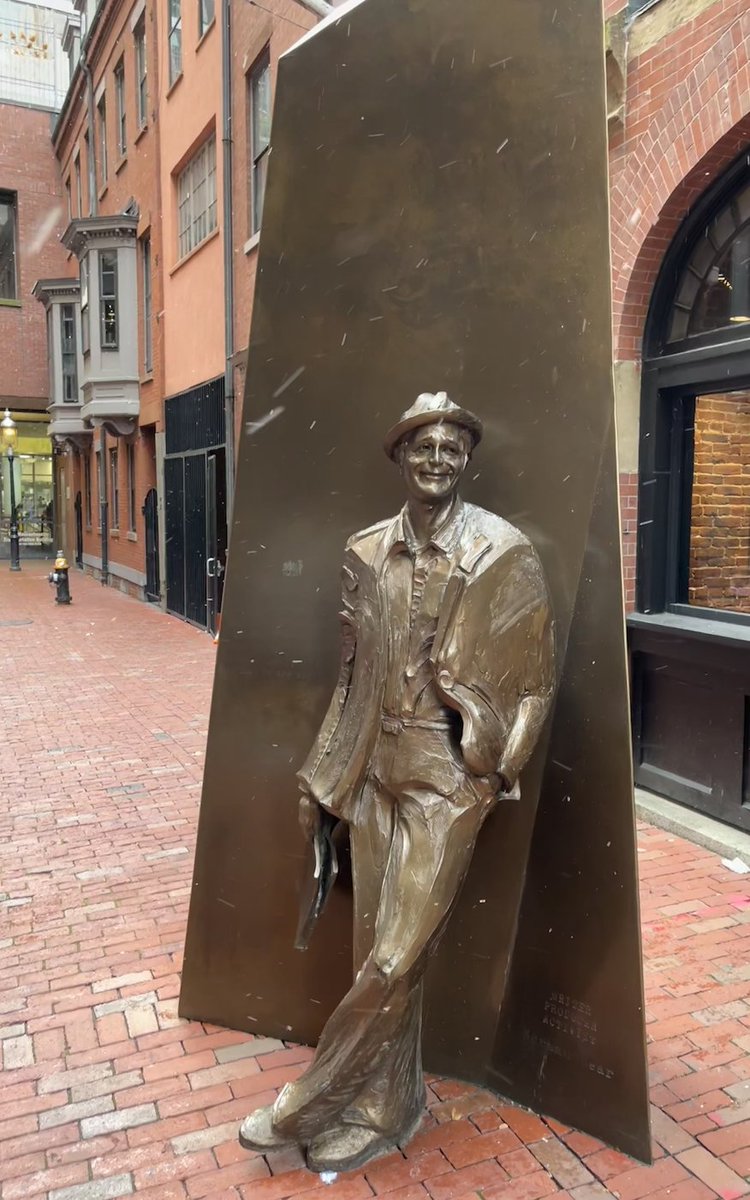cinemariasf's tweet image. 1st flurries of year falling on #NormanLear statue @EmersonCollege RIP @TheNormanLear 1 of our oldest &amp;amp; greatest @EmersonAlumn Fitting time to share @sebrophd (@UTRTF) @boston_cms 1/30/24 to discuss @RutgersUPress book hosted @EmersonVMA @ECSoArts @EmersonCollNews #SCMSTV @N4TVM