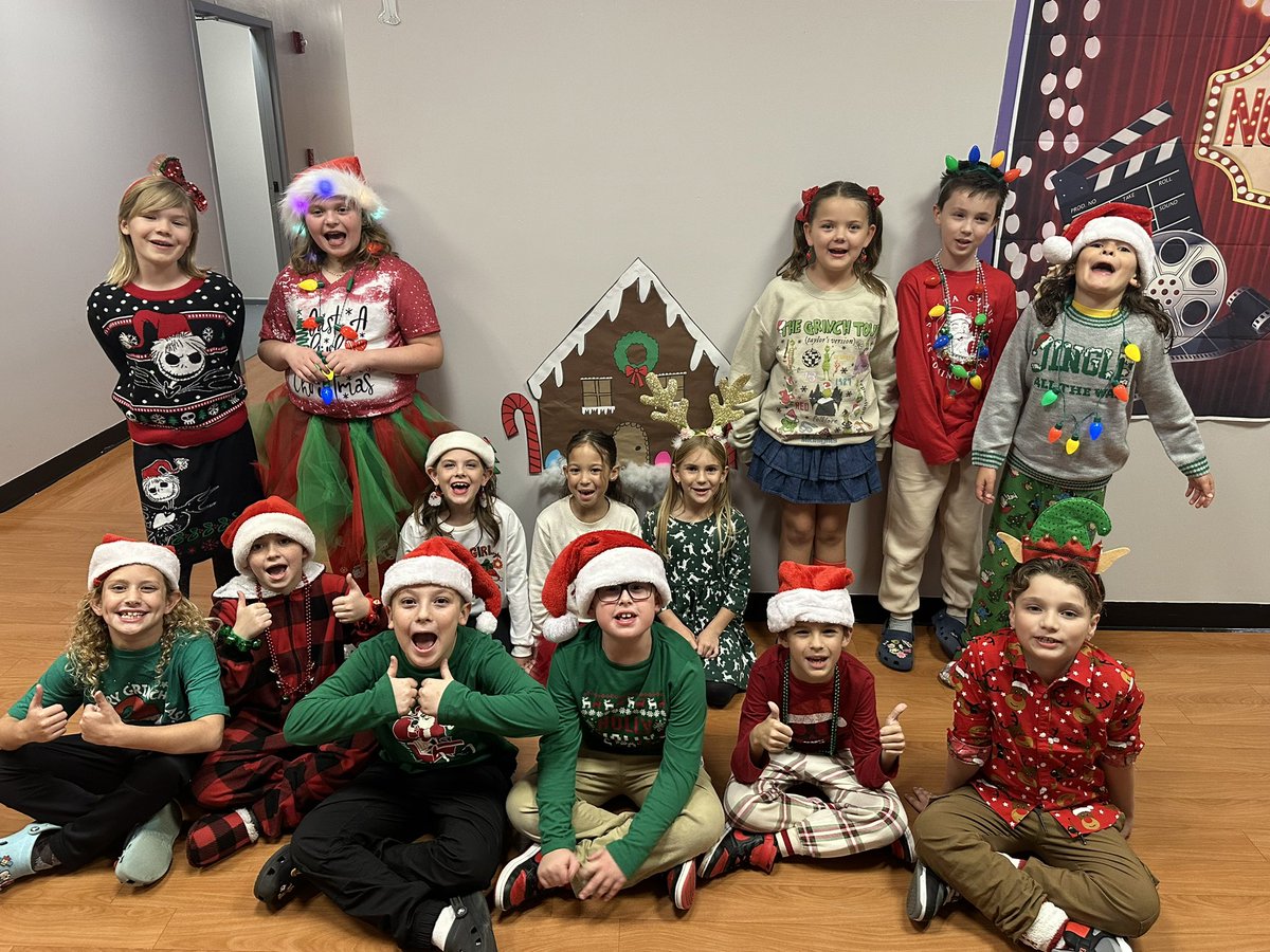 learntreasure's tweet photo. Every year, our winter performance never ceases to amaze me! Our @IvyHawnSuhr 3rd graders were phenomenal last night. Another amazing show @CatHolvey @Tiffany33078991! https://t.co/xfZUu2Ntup