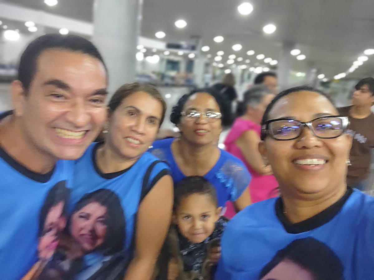robertinha007's tweet photo. @RobertaMiranda1 
Esperando nossa artista mais amada e linda ,Nossa rainha Ŕoberta Miranda. https://t.co/uL4v7NwsHK