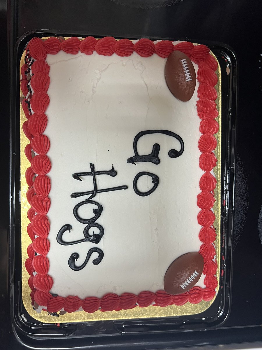 Huge thank you to Wright’s Barbecue for sponsoring the O-Line end of year dinner!🐗
Wrights Barbecue Protectors of the Pit ! #bodybybbq