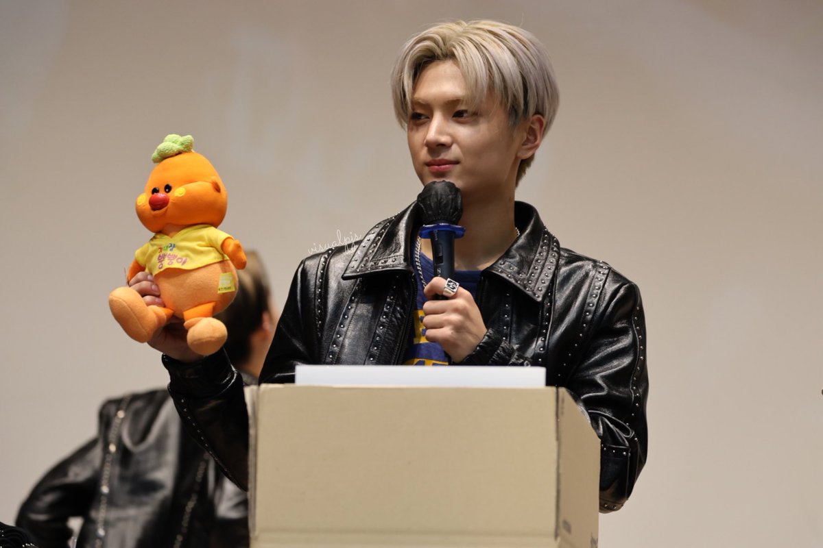 visualpjs's tweet photo. [231203 - FANSIGN]

the cutest. ☆

#JAY #제이 #종성 #엔하이픈_제이 https://t.co/m31BWya5vK