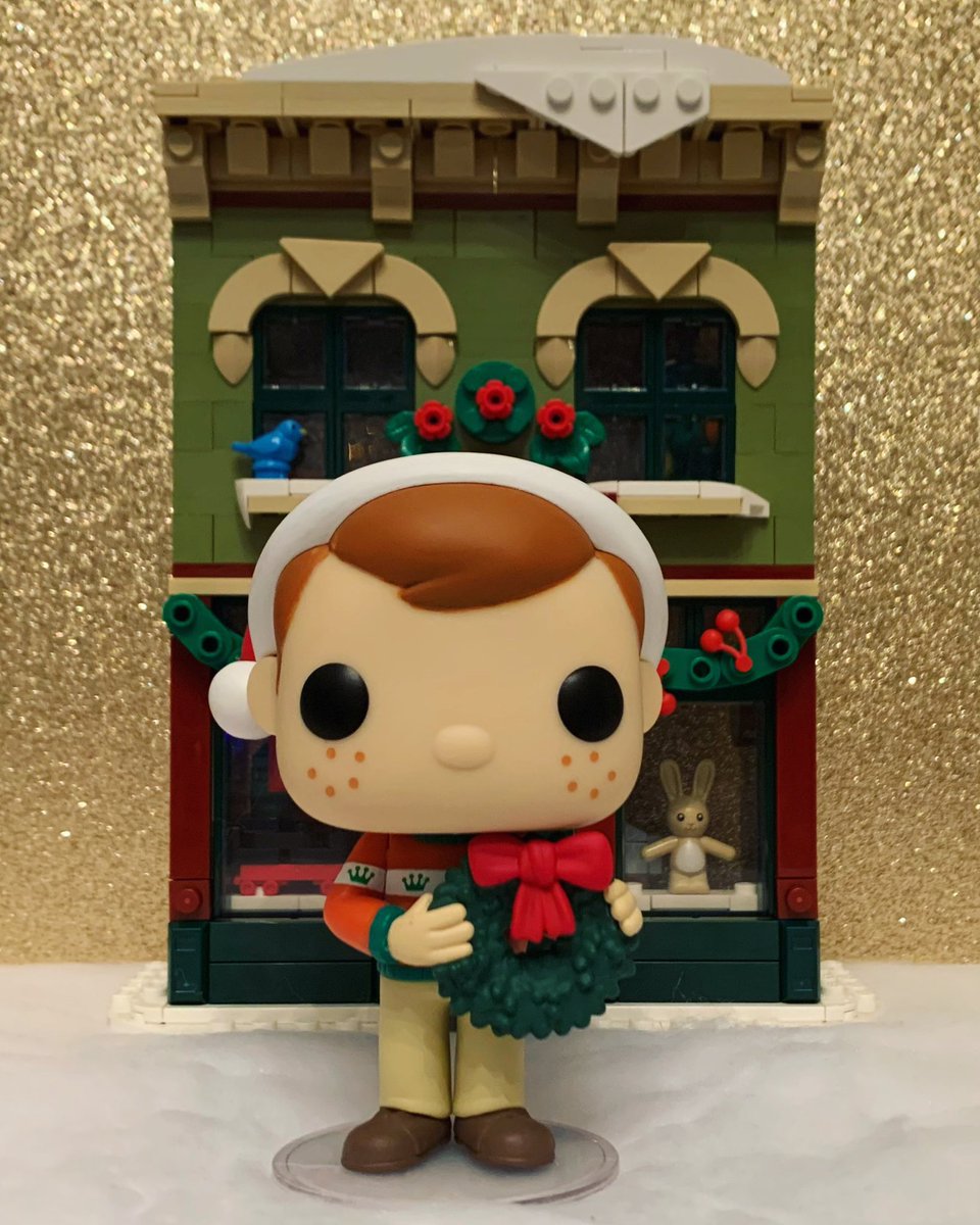 Just getting started on the holiday decorations🎄 #funkofestive @OriginalFunko