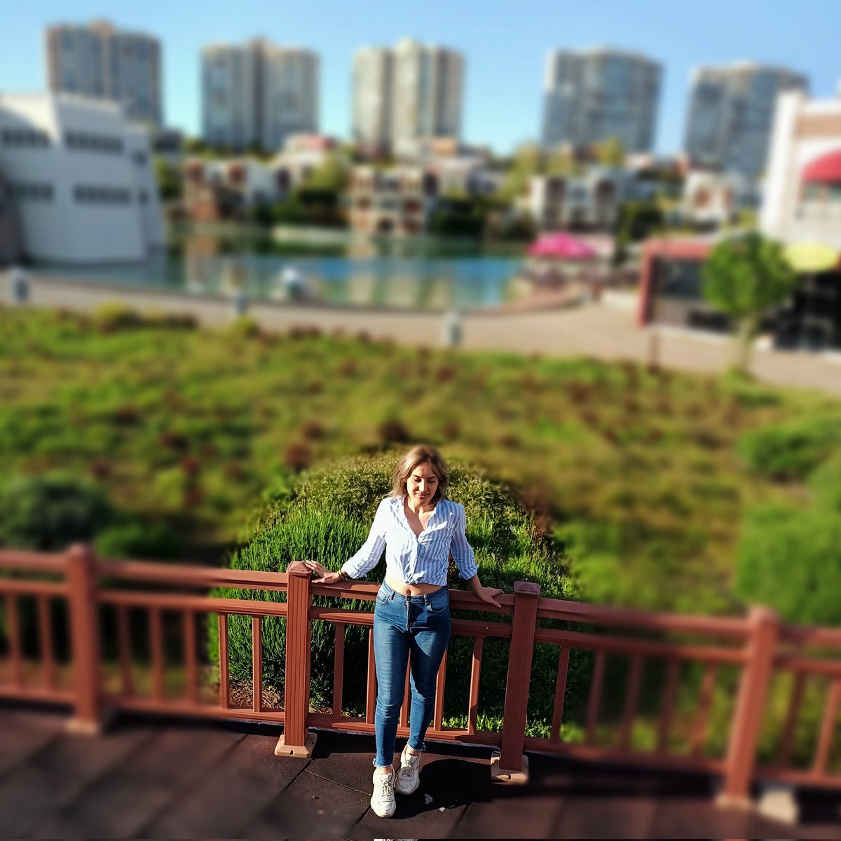 '''yaprak düştü dal kırıldı'''...🥀