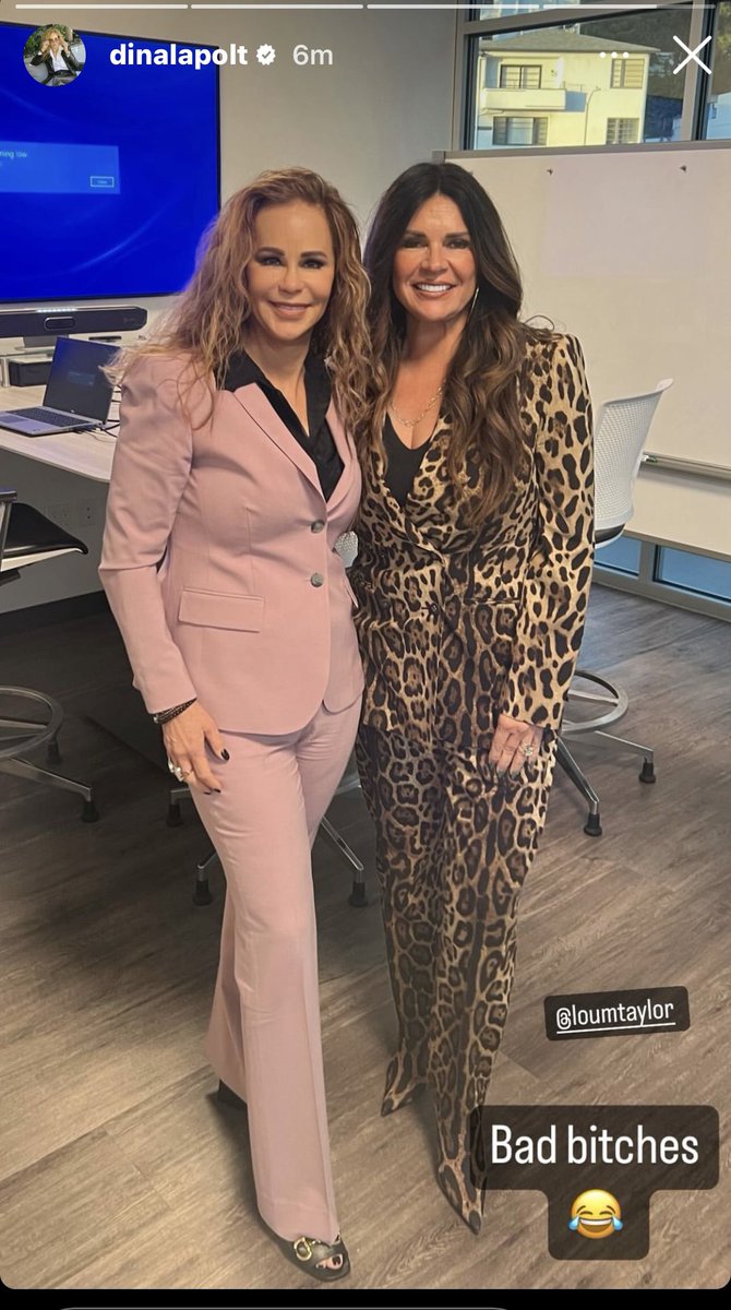 FREEDBRITNEYCA's tweet photo. Lou Lou's fillers are melting... also why do her shoes look so weird? Hope her next outfit is a prison jump suit. #JusticeforBritney #InvestigateLouTaylor https://t.co/QmSsBwI4xa