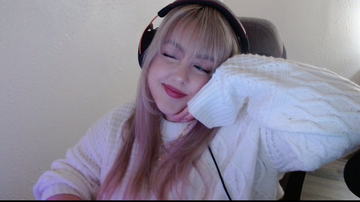 allyt's tweet photo. live crying in val w @imlindseyrae :)
https://t.co/GCPloVc1cY https://t.co/IlIgK2UGcz