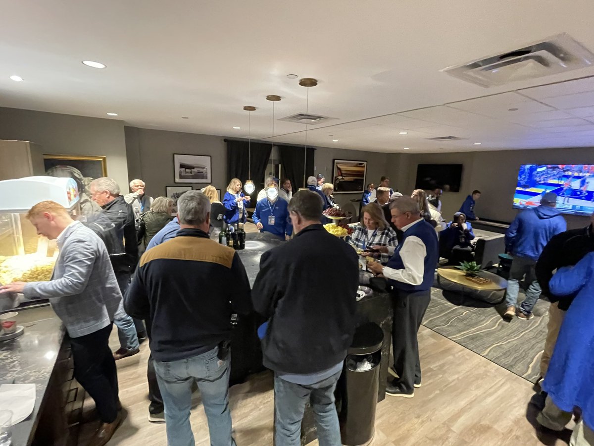 The Galaxy Lounge is poppin’ at the @VonBraunCenter. Another great #SapphireCircle event for our most generous supporters. #BuildBlue #BackTheBoro #BLUEnited