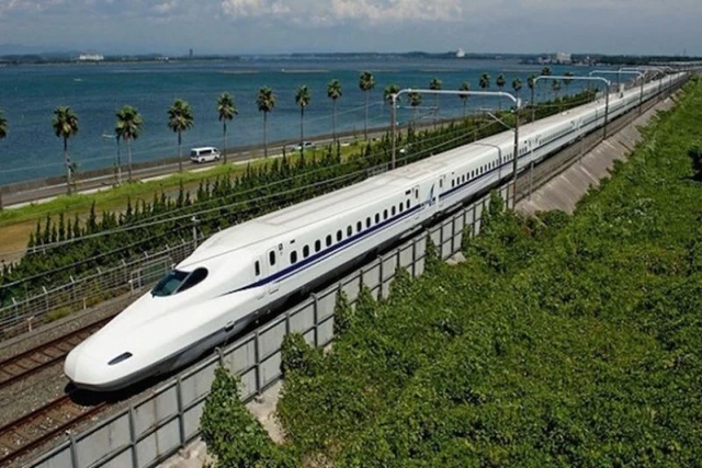 Hoangtueco's tweet photo. Phó Thủ tướng ủng hộ thiết kế đường sắt cao tốc Bắc - Nam tốc độ 350 km/giờ
Về tổng mức đầu tư, do dự án có quy mô lớn, phức tạp về kỹ thuật - công nghệ, thời gian thực hiện dài (trên 10 năm)
#Supertrain #train #highspeed #vehicle https://t.co/bI5FVdzdfV