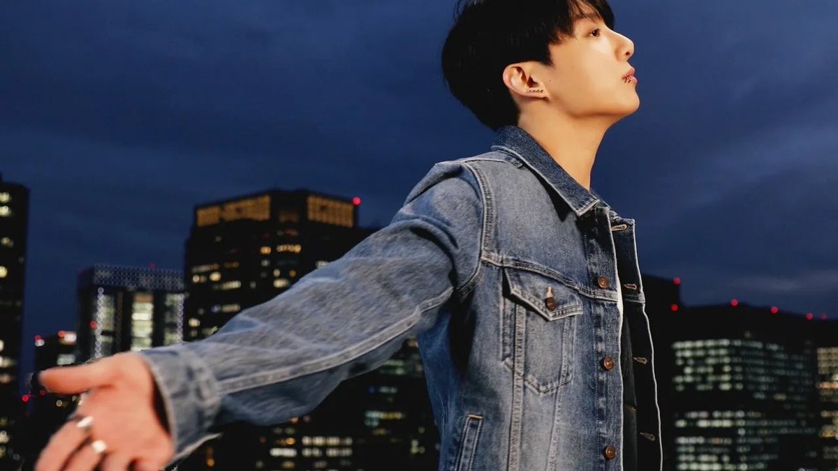 UniversBTS_'s tweet photo. 📸 Fotos de Jungkook para a Vogue Japan. ❤️‍🔥

Lindo demais! 🥹

#JUNGKOOKxVOGUEJAPAN 
🐯 @BTS_twt https://t.co/ZtyntiCMLx