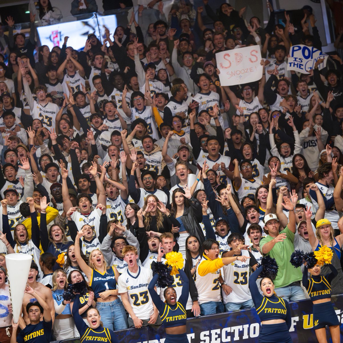 UCSanDiego's tweet photo. POV: You are in the student section cheering on our team at the largest home crowd in UC San Diego Basketball history! π ποΈ π£
#UCSD #UCSanDiego #UCSDMBB #TritonPride https://t.co/D1jlnB1ZpC