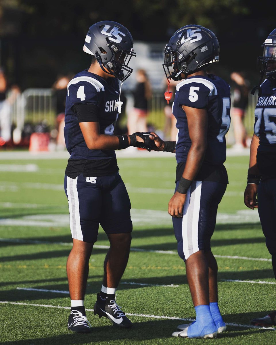 JacquesDixsonJr's tweet photo. Worked hard for this award and I really appreciate earning this award after a great junior season.
@CoachBrandon86 @Coach_Sanchez55 @coachadk @coach__norman @UNS_Athletics @uschoolfootball
154 Carries
1,035 yards
10 rushing tds
11 receptions 
149 yards 
2 receiving tds https://t.co/d11ZruWaMo