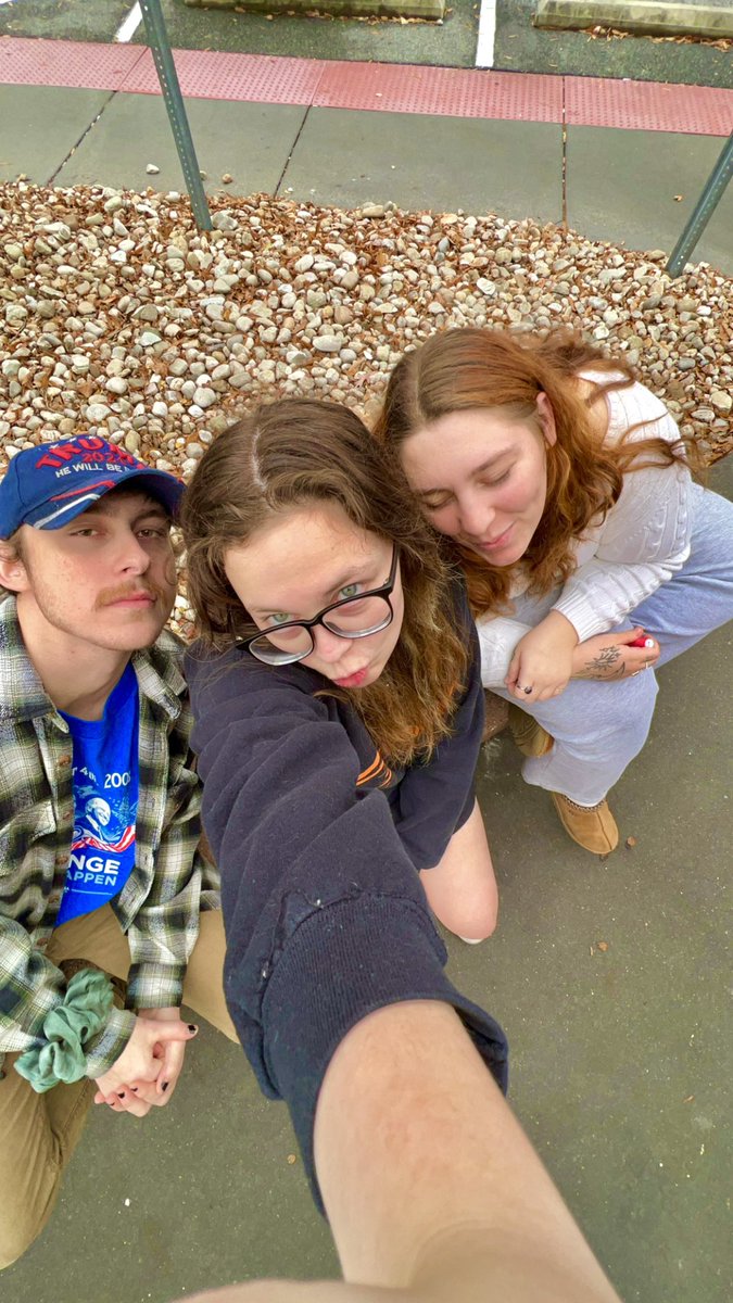 nataliedyerr20's tweet photo. Took a trip to Virginia Beach to see Katie and half the photos i got were of Benjamin 😐🫶🏻 https://t.co/SKmrfYBQWn