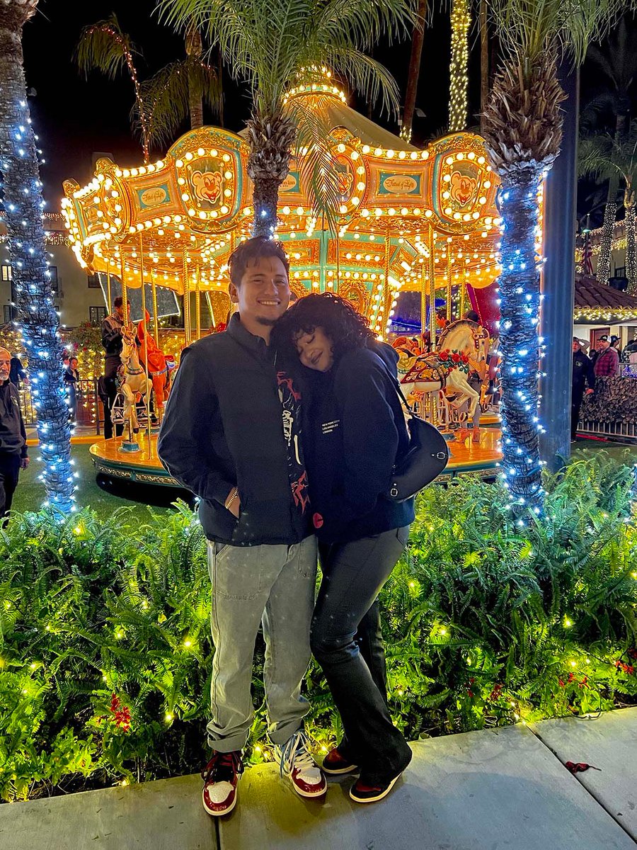 rivfoodlab's tweet photo. You and who at the Festival of Lights  🥰⁠ 📸🎄✨⁠❓️
⁠⁠
⁠
⁠
⁠
#RiversideFOL #festivaloflights #iloveriverside #downtownriverside #riversidecalifornia #missioninnhotel #inlandempire #missioninnfestivaloflights #datenightideas #christmasdecorations #familyfriendly https://t.co/UhAqrhFDGK