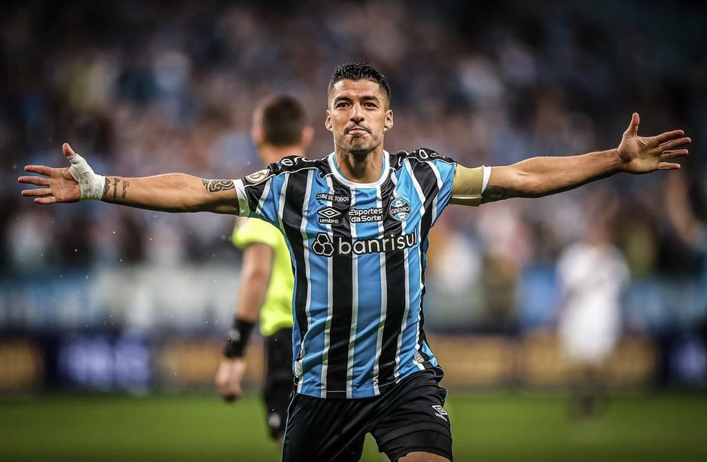 ⚽️⚽️ DOBLETE de Luis Suárez contra Fluminense en el Maracaná 😮‍💨

El mejor uruguayo de la HISTORIA 🇺🇾