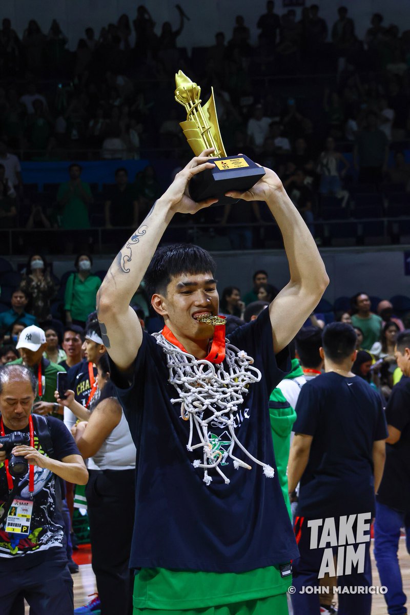 TakeAimLS's tweet photo. A night we won’t forget 🏹🏆

#UAAPSeason86 

More championship photos in our Facebook page https://t.co/yIkL5Ia51W