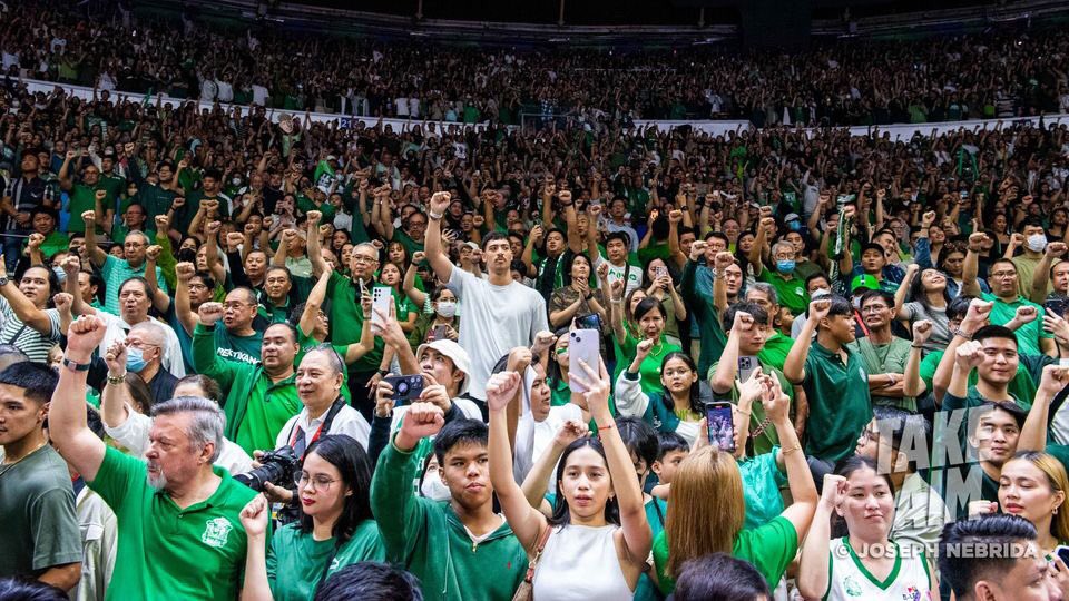 TakeAimLS's tweet photo. A night we won’t forget 🏹🏆

#UAAPSeason86 

More championship photos in our Facebook page https://t.co/yIkL5Ia51W
