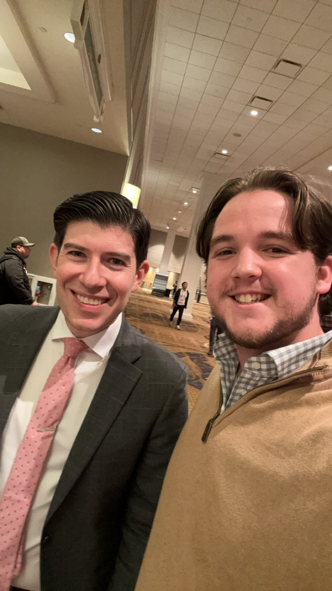 TB7219's tweet photo. It was such a pleasure meeting such great role models. I have looked up to these men for a very very long time. @JonHeyman @BryanHoch @JeffPassan @JomboyMedia 
Also had the pleasure to meet:
@MaxTGoodman not pictured
@grantmcauley  not pictured
@RandyJMiller  not pictured https://t.co/9fPZk5wBHI