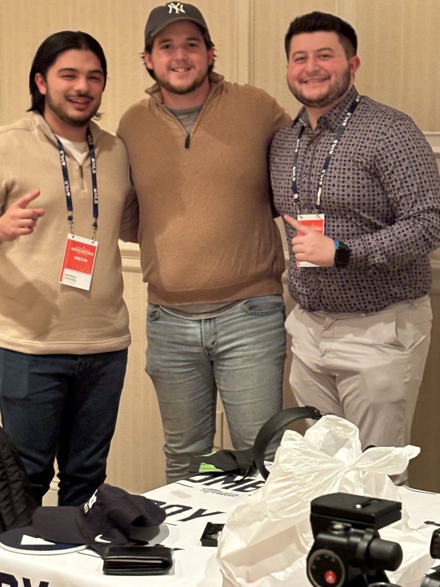 TB7219's tweet photo. It was such a pleasure meeting such great role models. I have looked up to these men for a very very long time. @JonHeyman @BryanHoch @JeffPassan @JomboyMedia 
Also had the pleasure to meet:
@MaxTGoodman not pictured
@grantmcauley  not pictured
@RandyJMiller  not pictured https://t.co/9fPZk5wBHI