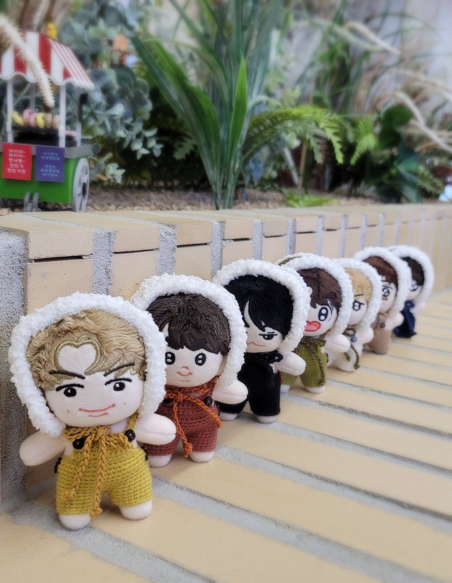 yokmangcreator's tweet photo. [소년단과 따수운 겨울나기 🌰☃️❄️🔥]

올해도 어김없이 찾아온 겨울 공작소 문을 살짝 오픈해 봅니다.(끼익~)

🔥☃️ Only RT 이벤트 : 2명

보들귀도리와 단추뽀인트 멜빵바지. 붕어빵 망태기!!  처음으로 도전해보는 두두용 겨울 용품들과 함께하세요.

판매폼 오픈 : 12월 9일 토요일 저녁9시 https://t.co/1R7xnldGGx