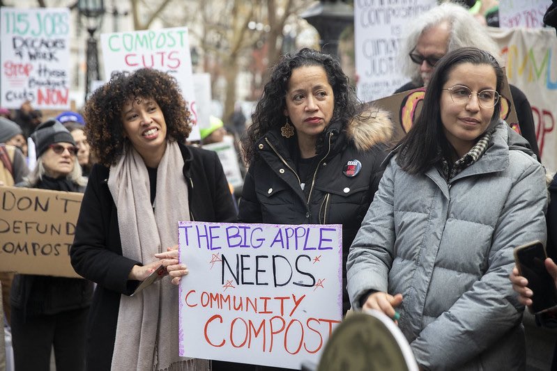 CMSandyNurse's tweet photo. Another packed rally to demand @NYCMayor restore funding to community composting. 

If the admin doesn’t act, in 2 weeks, 100+ compost workers will be laid off. 

Now is the time to double down on solutions to the climate crisis and achieve our city climate goals! https://t.co/TSwLduUn0l