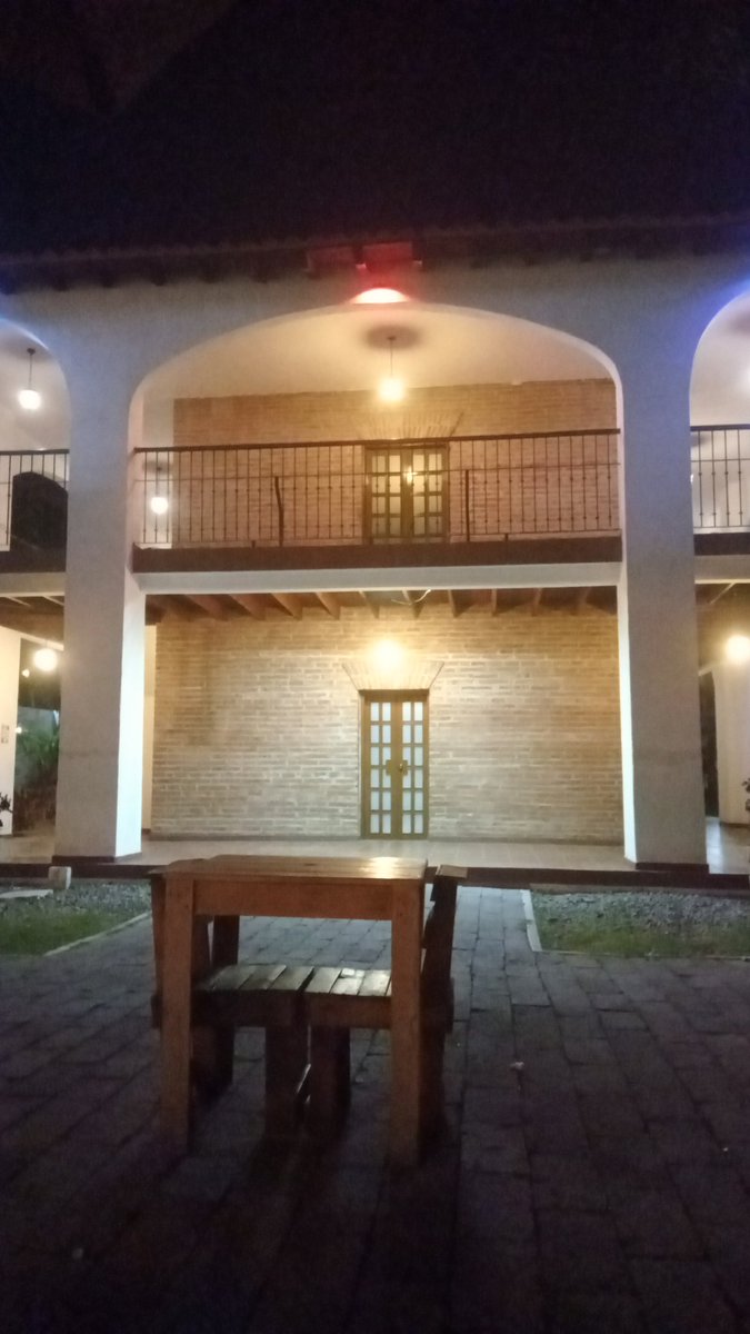 Estoy en el Museo Regional en Los Mochis, antes orgullosa y limpia ciudad, hoy  desordenada. Los que presumen que todo está bien ¿Sabrán que los baños no sirven hace más del año?  que por eso cambiaron de sede al <a href="/CIEmochis/">CIE Los Mochis</a> el acto de entrega del Premio Nacional Letras de Sinaloa