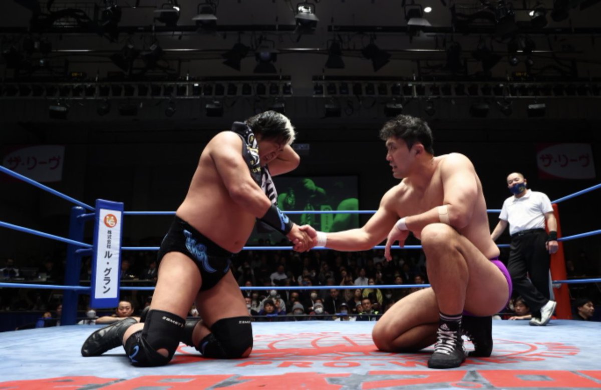 suwama_H2's tweet photo. ヒデキとのタッグは最初はバカで終わったと思ったけど
最後は互いにバカを認め合う素晴らしいチームになっていた。
結果はついてこなかったけど
今までにないチームだった。
楽しかったな〜
#ajpw #RWTL
#諏訪魔 #鈴木秀樹 https://t.co/PqAg9ZKc0v