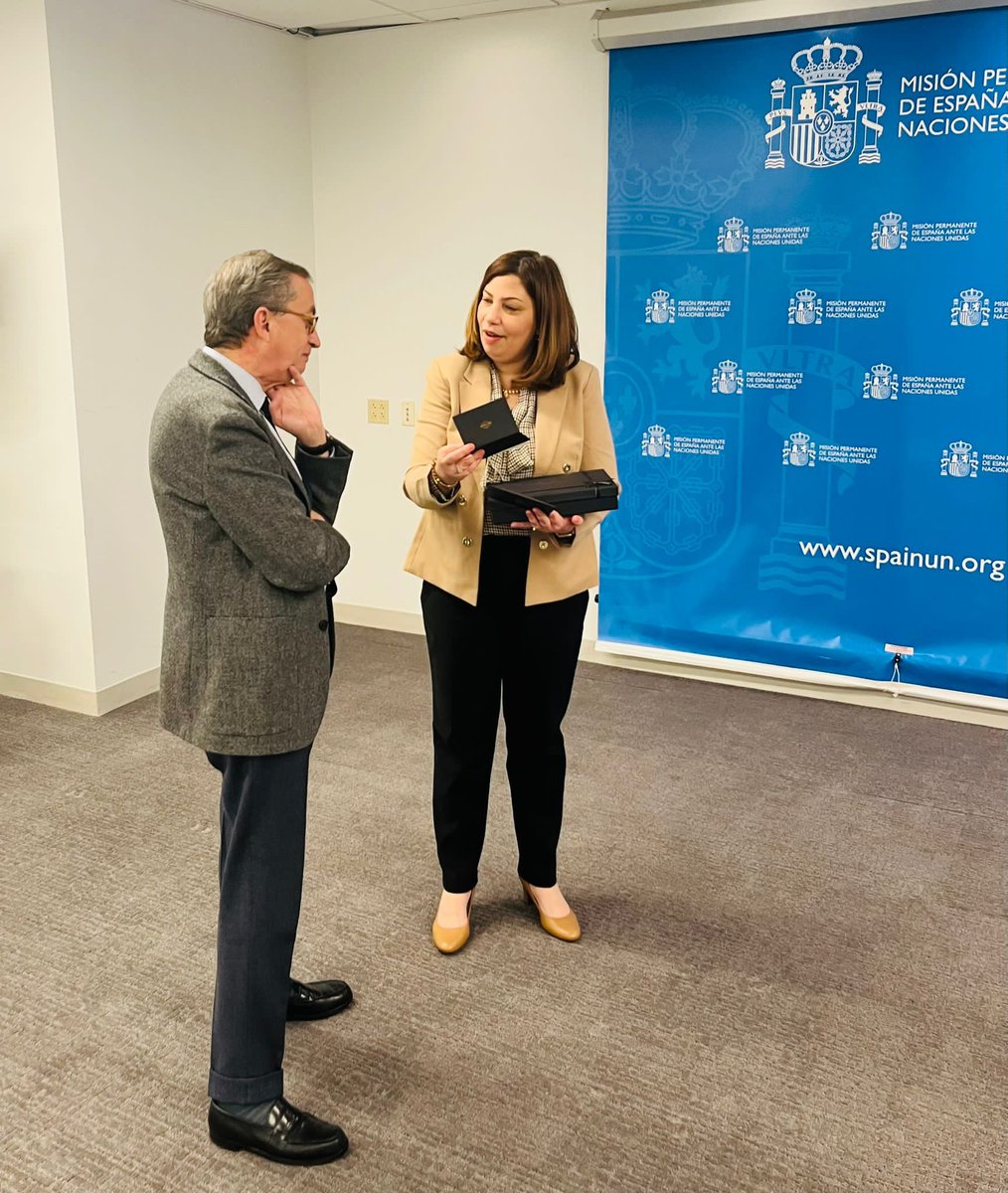 Hoy el Grupo Iberoamericano de Representantes Alternos (G.I.R.A), sostuvimos un encuentro con nuestro colega y amigo <a href="/JMGomezRobledo/">Dr. Juan M. Gómez-Robledo V.</a> quien ha sido electo Juez de la Corte Internacional de Justicia y a quien despedimos de NY deseándole el mejor de los éxitos! Hasta pronto!