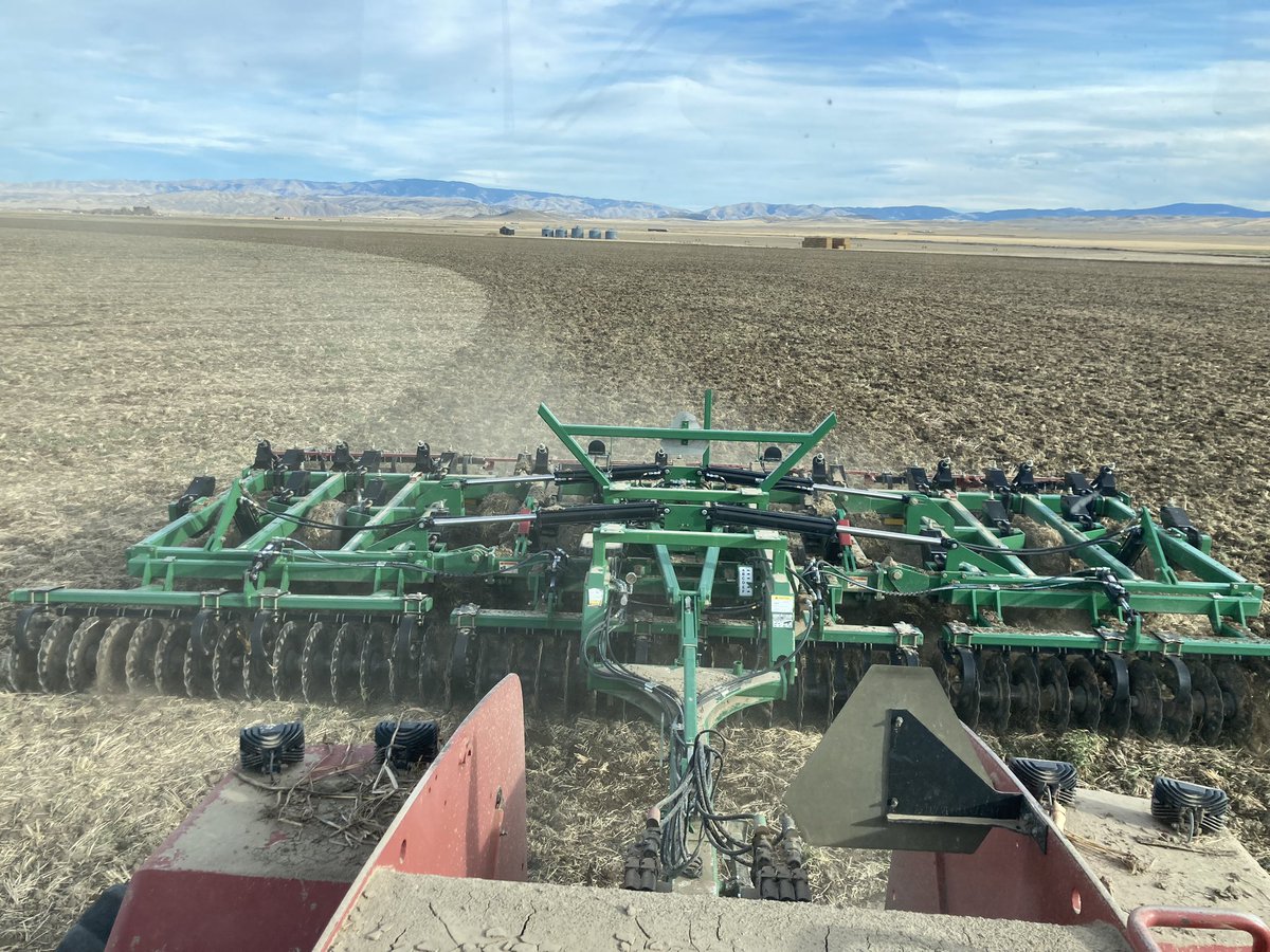 BrettHeidema's tweet photo. @MTdairylife Same, not very often get to work ground Dec 6 https://t.co/iSa09aPBP7