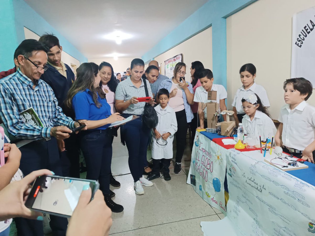 Los niños y niñas de la <a href="/EBVIRGILIOPINZO/">EB VIRGILIO PINZON</a> participaron el día de hoy en el VII Reto de Ciencia y Robótica a Nivel Estadal dando  a conocer los diferentes Experimentos y Robot realizados <a href="/_LaAvanzadora/">Yelitze Santaella</a> <a href="/Berzabethg1/">Berzabethgandicaoficial</a> <a href="/CDCETachira/">CDCE Táchira</a> <a href="/Sandogome/">Sandro Gómez Medina</a> <a href="/SalaTachZet/">Coord de Informatica ZET</a> <a href="/Cbitvirgiliop/">Cbit Virgilio Pinzón</a>