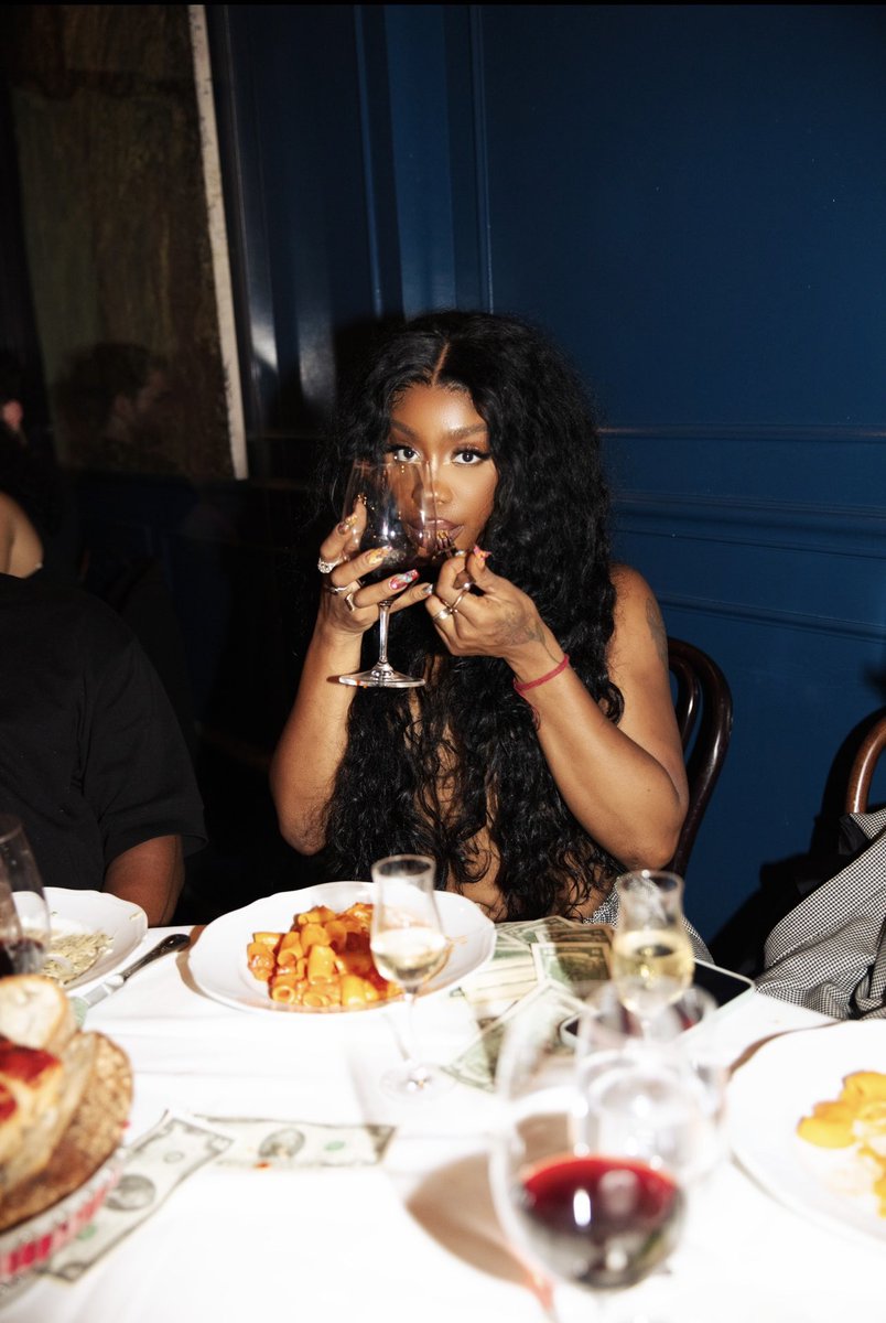 sza's tweet photo. Thinkn bout the time I ate rigatoni topless at carbone .. positive vibes https://t.co/QJkg33w9nC