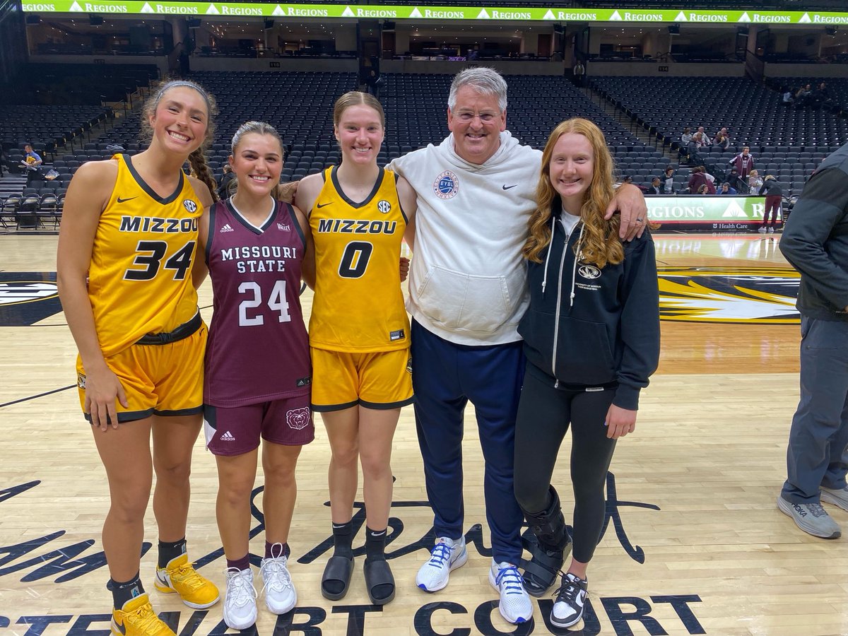 MissouriPhenom's tweet photo. Nothing better than seeing former players thriving. Great day got to see a bunch too. Proud of you all ladies!! https://t.co/ecVXR4SNS7