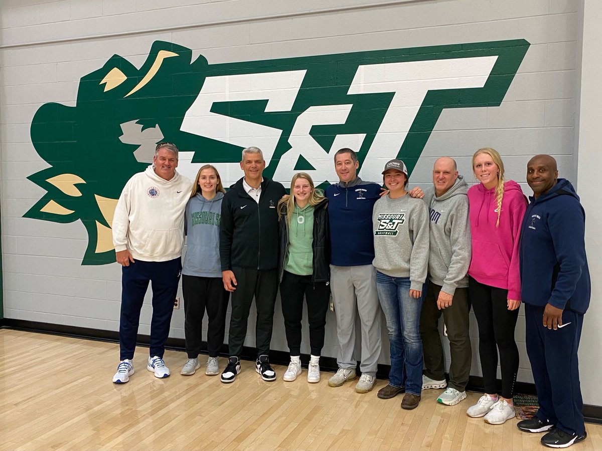 MissouriPhenom's tweet photo. Nothing better than seeing former players thriving. Great day got to see a bunch too. Proud of you all ladies!! https://t.co/ecVXR4SNS7