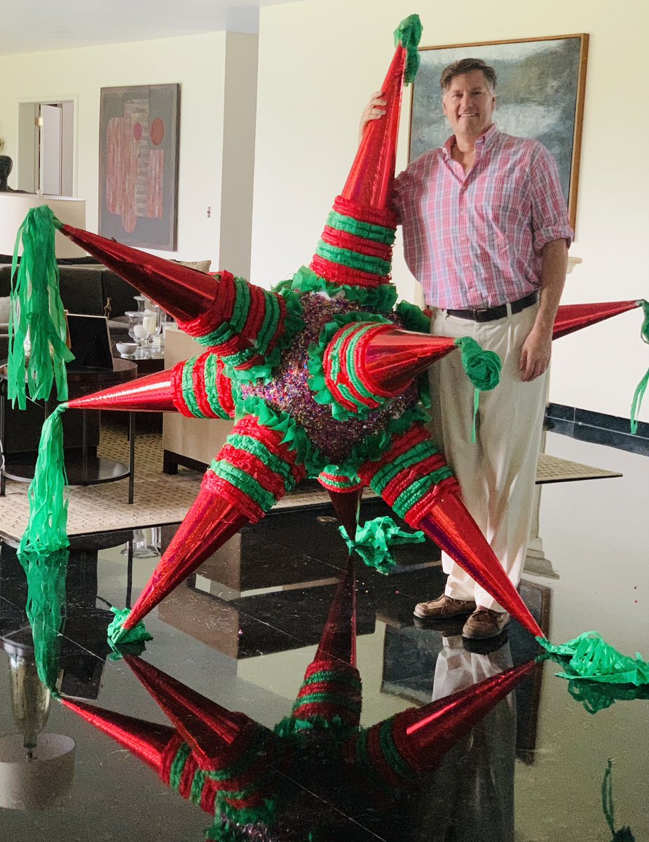ChrisLandauUSA's tweet photo. ¡No se imaginan cuánto extrañamos el Mercado de Jamaica en estas fechas! Nos urgen unas piñatas enormes para celebrar las fiestas. 🎄 https://t.co/OmJUGbxsG5