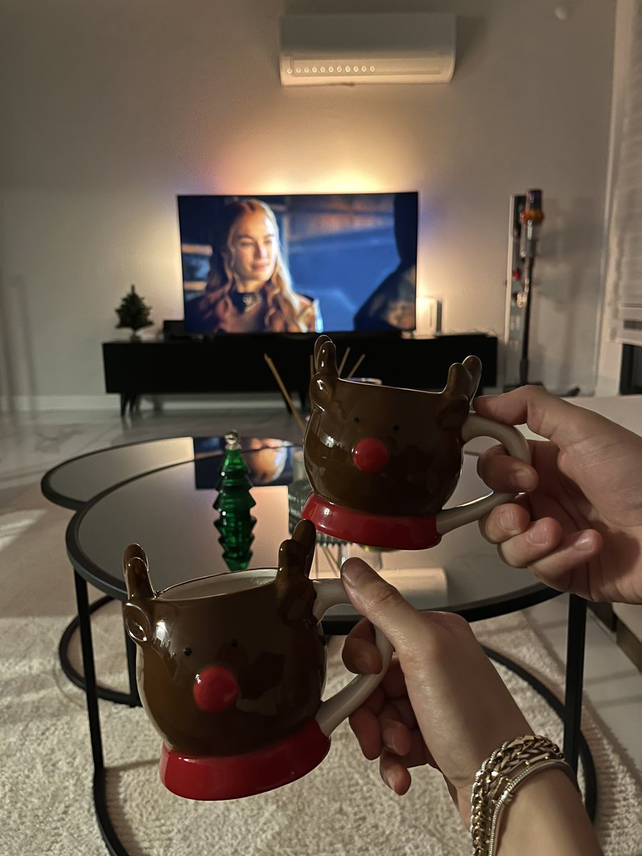 AkkayaSevval's tweet photo. GOT’a yeniden başladık, çok yeni evliliğimizin akşamlarını taçlandırıyoruz 🤩 https://t.co/DLEDPVU0ya