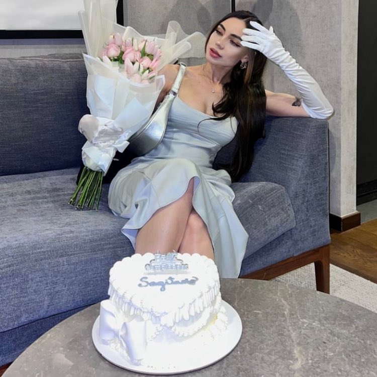kiapettylo's tweet photo. happy birthday to the most beautiful girl💿
@darianrojascc te deseo todo lo lindo del mundo, sabes que si tú lo quieres, puedes comerte el 🌎 entero so, sigue brillando como tú lo sabes hacer, felices veintisiempre💖  

pd: si me llegas a leer, need que esta foto esté en tu feed https://t.co/OJtFmpbE4B