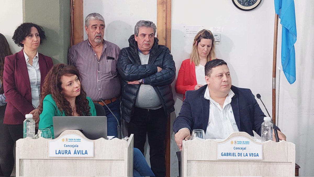 Gabi_DeLa_Vega's tweet photo. Junto a mis pares dimos inicio a la Novena y última Sesión Ordinaria en el Concejo Deliberante.  
Tratamos diferentes asuntos, entre otros,  proyectos de resolución y ordenanzas de los diferentes bloques, asuntos remitidos por el Ejecutivo Municipal... + 

#ConcejoDeliberante 
#NovenaYÚltima
#SesiónOrdinaria 
#MiCompromisoEsConVos
