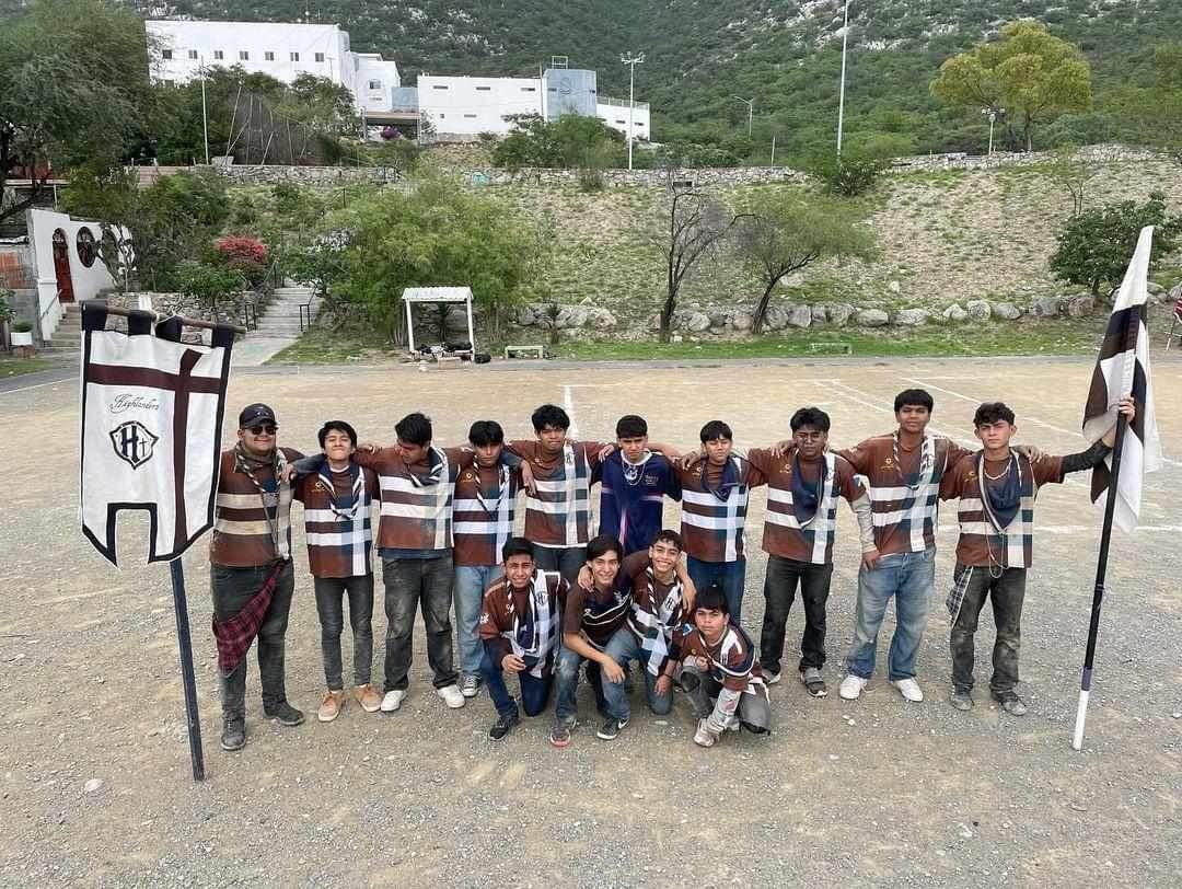 Cada uno de ustedes es un guerrero de las tierras altas, listo para conquistar cualquier cumbre que se interponga en su camino.🤎🤍💙