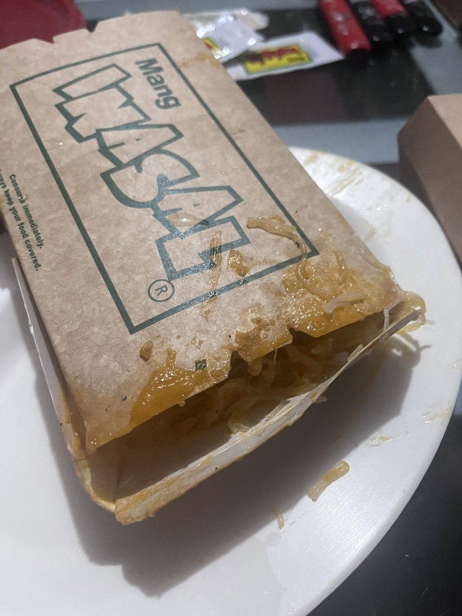 beeeyoungcuh's tweet photo. @grabph whats  happening po with grab delivery? either kulang po ung order or maling order yung binigay. Who is supposed to be at fault for this? Riders will always say na “ito lang po ang binigay nila eh”. Hassle for their part pa na pabalikin. But sad. Happened twice today. https://t.co/3j6DeEhC9e