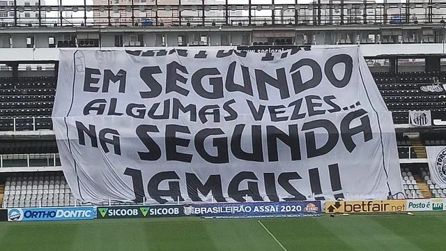 Quero saber onde vão guardar esse bandeirão, SANTOS REBAIXADO! 😂😂