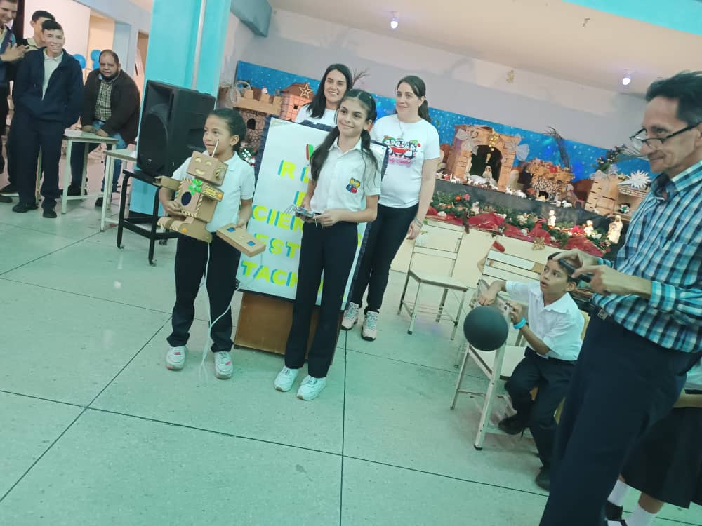 Felicidades a la Estudiante Victoria Montero de 6to B quien dejó el nombre de la <a href="/EBVIRGILIOPINZO/">EB VIRGILIO PINZON</a> muy en alto al obtener el 2do lugar en el VII Reto de Ciencia y Robótica Estadal <a href="/Berzabethg1/">Berzabethgandicaoficial</a> <a href="/_LaAvanzadora/">Yelitze Santaella</a> <a href="/Sandogome/">Sandro Gómez Medina</a> <a href="/Cbitvirgiliop/">Cbit Virgilio Pinzón</a> <a href="/CDCETachira/">CDCE Táchira</a> <a href="/FundabitTachira/">Fundabit Táchira</a> <a href="/Fundabit_/">FundabitOficial</a>