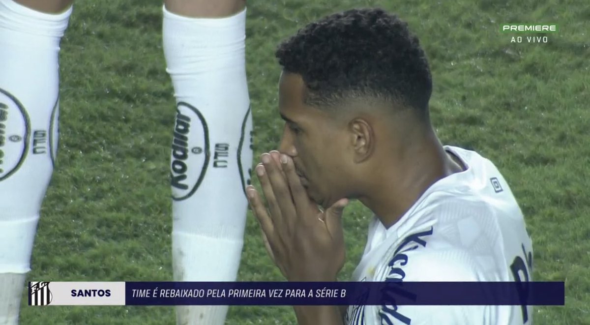 futebol_info's tweet photo. Santos rebaixado para a Série B pela primeira vez na história justamente no Brasileirão Rei. Que roteiro…

📸 Reprodução/Premiere https://t.co/VCqamybmDJ