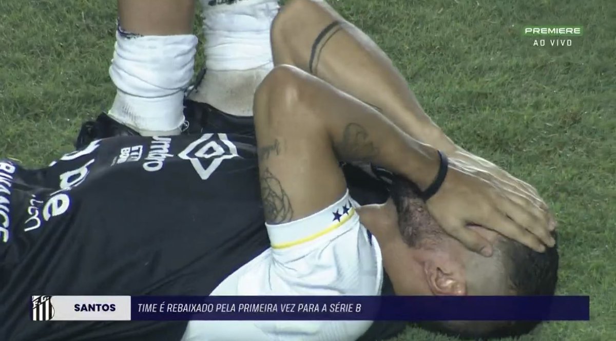 futebol_info's tweet photo. Santos rebaixado para a Série B pela primeira vez na história justamente no Brasileirão Rei. Que roteiro…

📸 Reprodução/Premiere https://t.co/VCqamybmDJ
