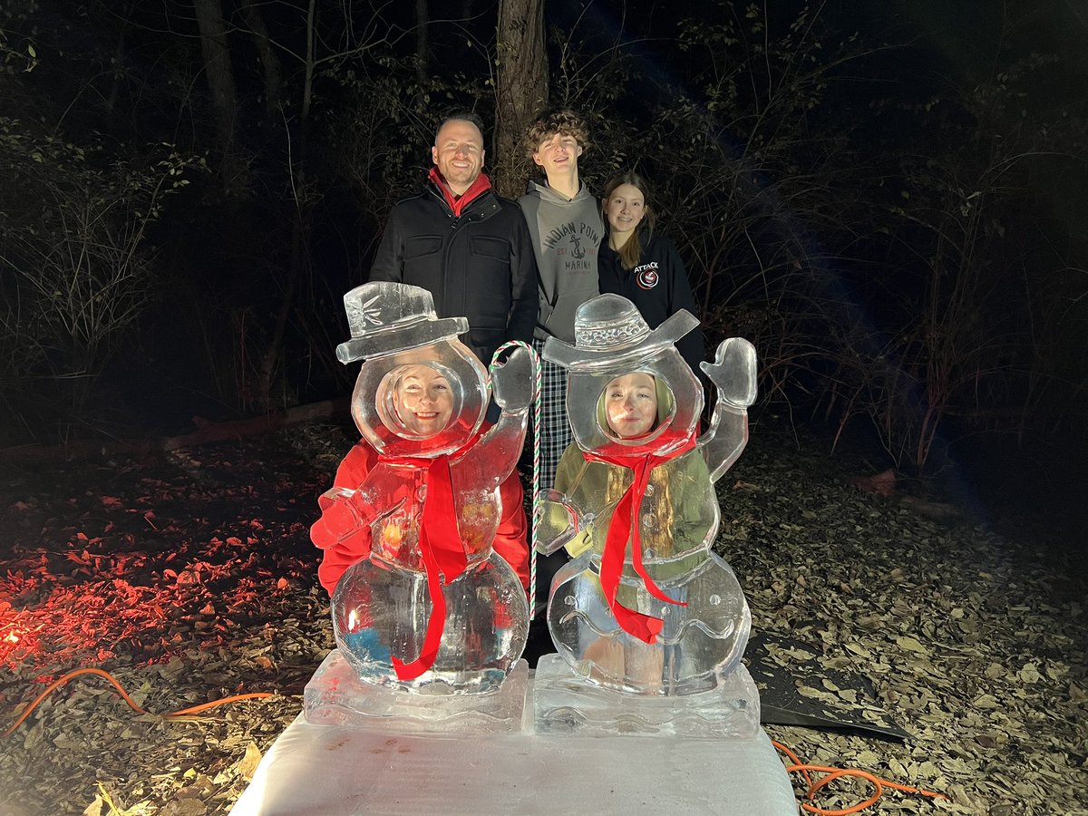 aaroncrossley's tweet photo. The 20th Annual Winter Solstice Torch-Lit Hike at George Owens Nature Park was as 🔥 as ever! #indepmo https://t.co/NVnVrnmxci