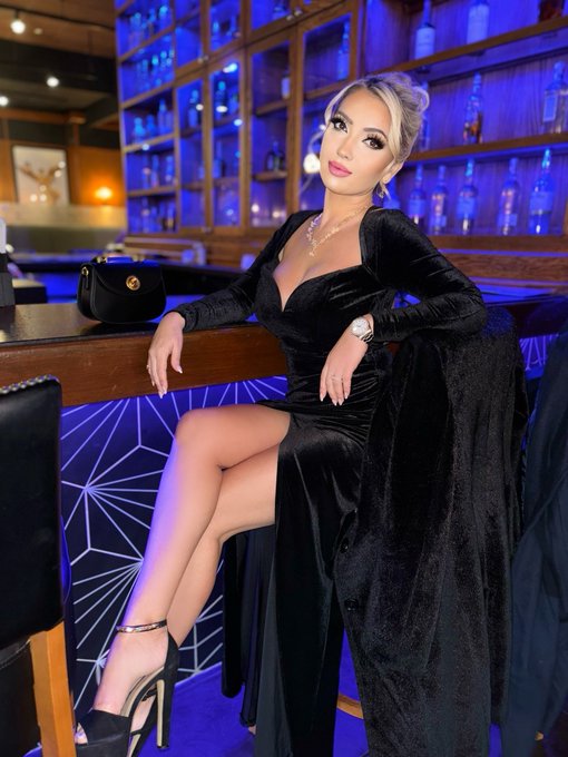 Birthday month 🍾 🎊 🎊 https://t.co/ezlVPZ1vsk