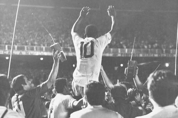 marcusatayde's tweet photo. A queda do centenário Santos Futebol Clube, de grandes filhos e craques como Pelé, Pepe, Chulapa, Carlos Alberto Torres e tantos outros, não deixa de ser melancólico e um retrato do atual futebol brasileiro, que nos últimos anos deixou de mostrar a sua essência, a alegria. https://t.co/4omMM63T6b
