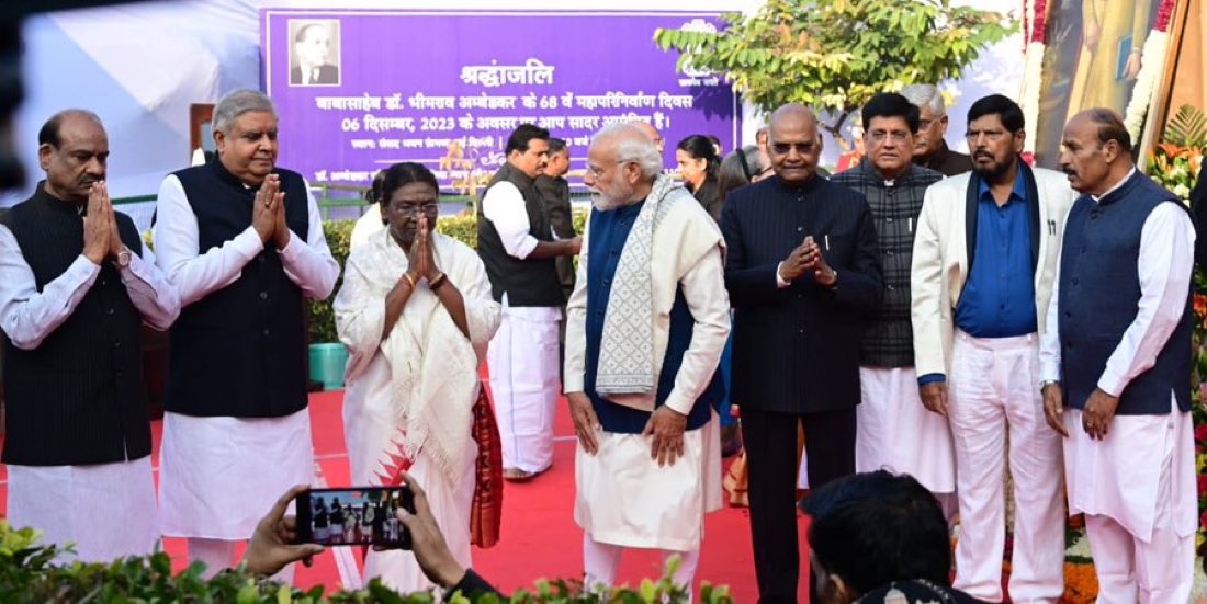KirtiAzaad's tweet photo. इस चित्र का कैप्शन क्या होना चाहिए? https://t.co/x0JLCQGGFE